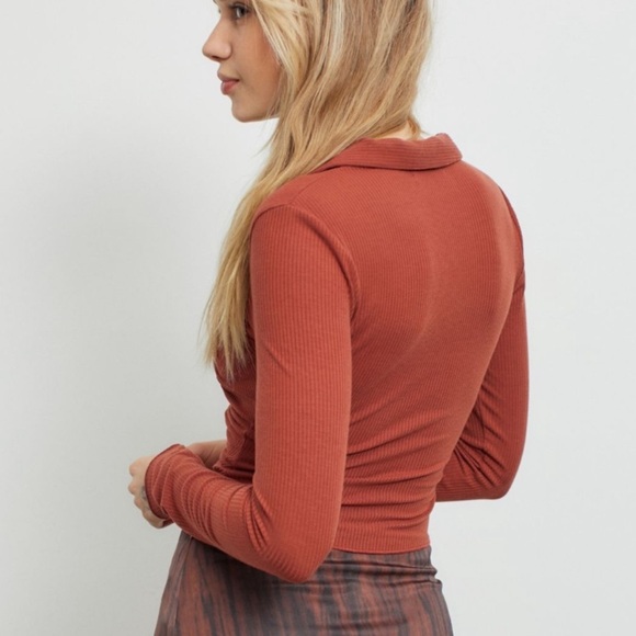 UO Rust Orange Aries Ruched Long-Sleeve Blouse Top Henley - Picture 2 of 12